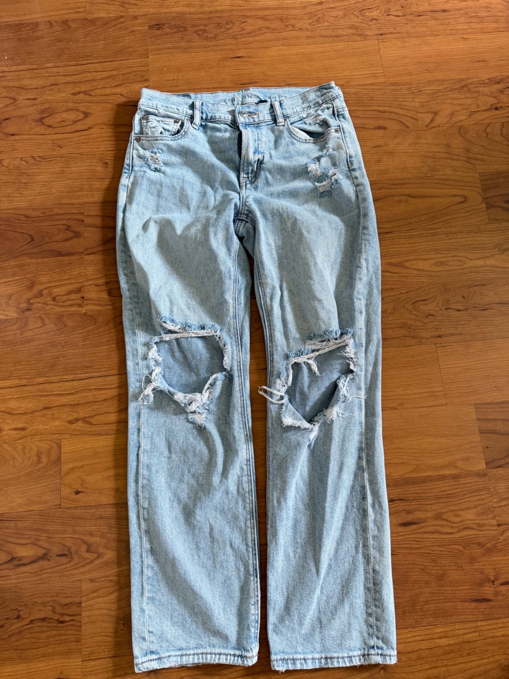 Women’s Light Blue Distressed Straight-Leg Jeans